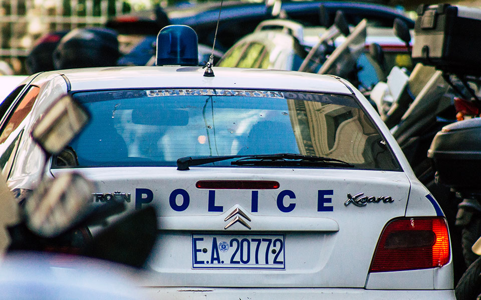 παλαιό-φάληρο-χειροπέδες-σε-16χρονο-μετ-562150858