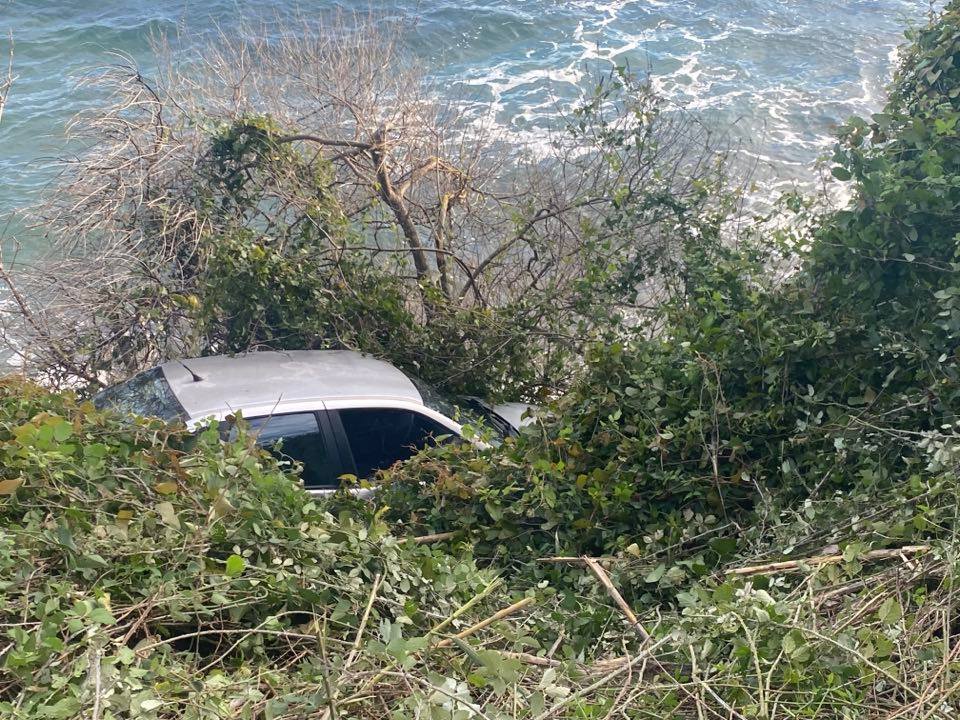 Κέρκυρα: Αυτοκίνητο έπεσε σε γκρεμό – Σώα η οδηγός (εικόνες)-1
