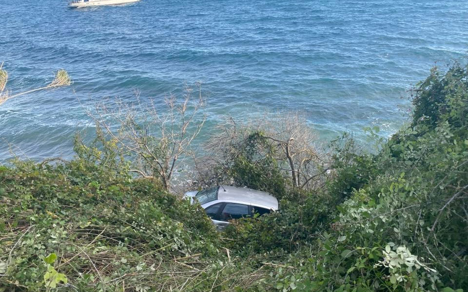 κέρκυρα-αυτοκίνητο-έπεσε-σε-γκρεμό-562160386
