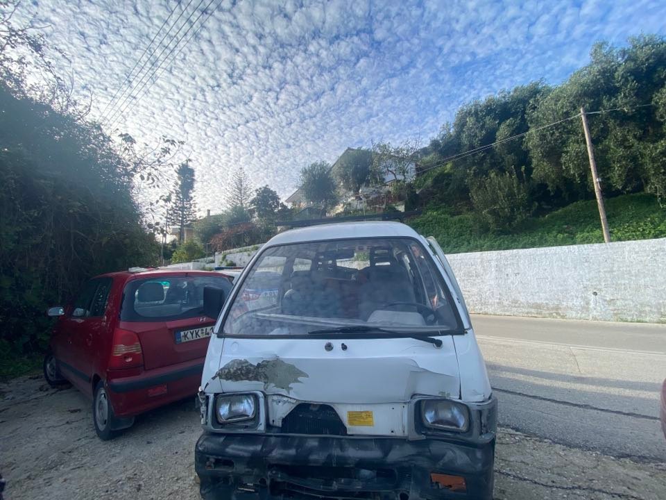 Κέρκυρα: Αυτοκίνητο έπεσε σε γκρεμό – Σώα η οδηγός (εικόνες)-2