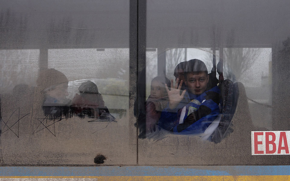 ουκρανία-περισσότερα-από-400-πτώματα-αμ-562153360