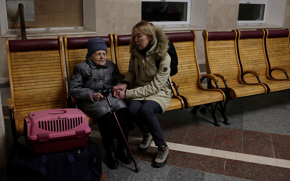 ουκρανία-φεύγουν-οι-ασθενείς-από-τα-νο-562155415