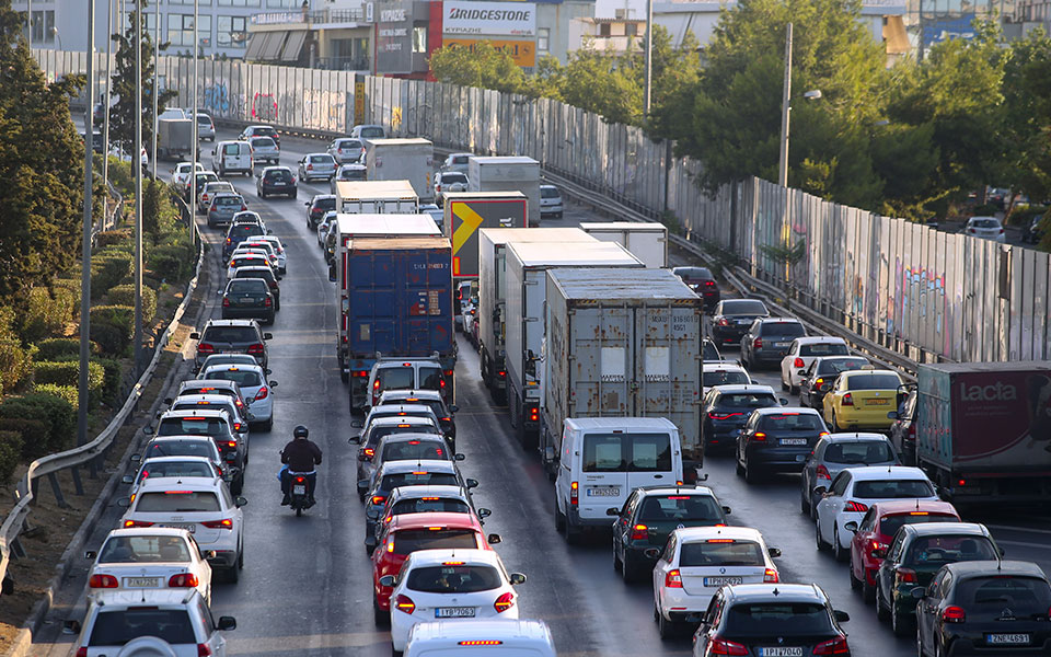 μποτιλιάρισμα-στον-κηφισό-λόγω-τροχα-562152673