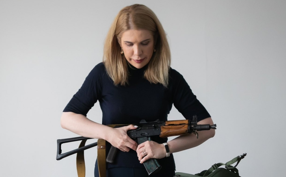 Κίρα Ρούντικ στην «Κ»: Έχω Καλάσνικοφ για να μην πολεμήσει στο μέλλον η νέα γενιά-3