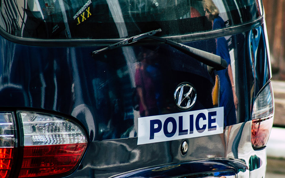 συνελήφθησαν-τρία-άτομα-που-αφαιρούσ-562149268