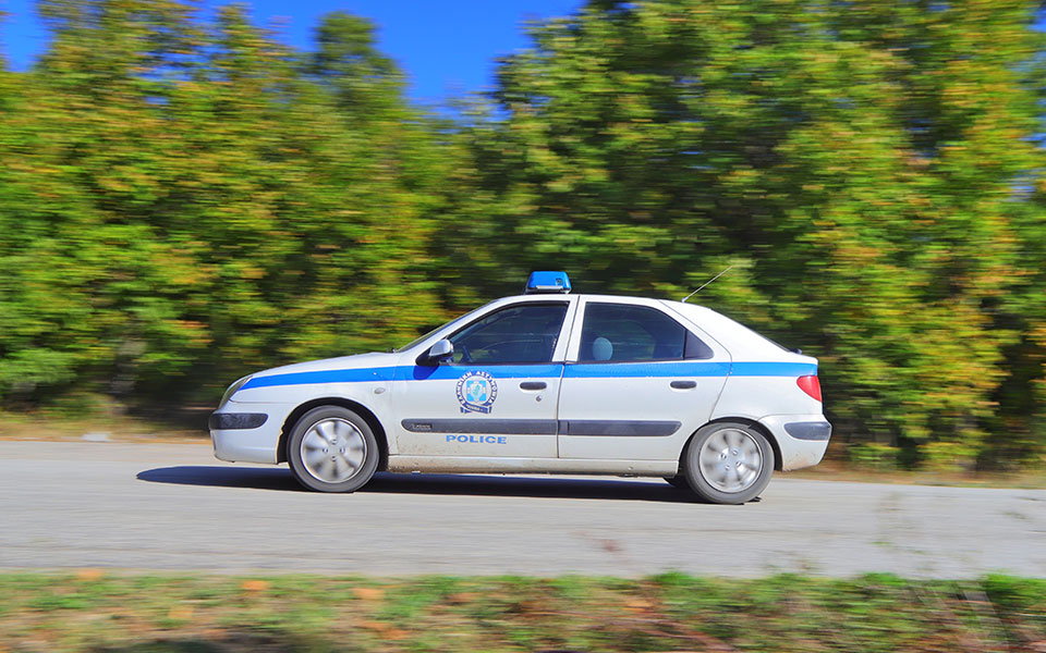 μαρούσι-χειροπέδες-σε-τρεις-νεαρούς-γ-562149208