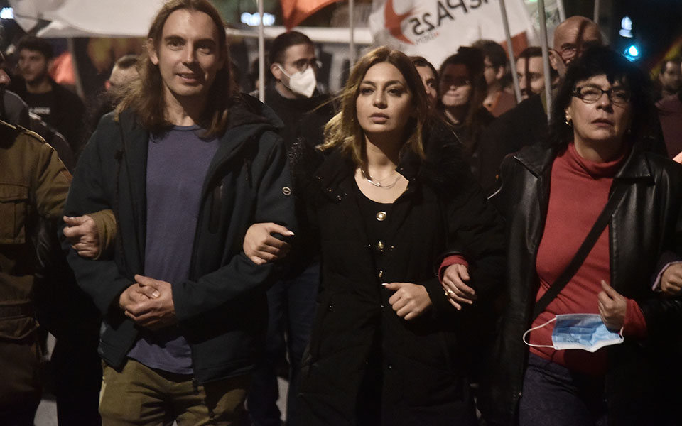 Επέτειος Πολυτεχνείου: Ολοκληρώθηκε η πορεία προς την αμερικανική πρεσβεία-16