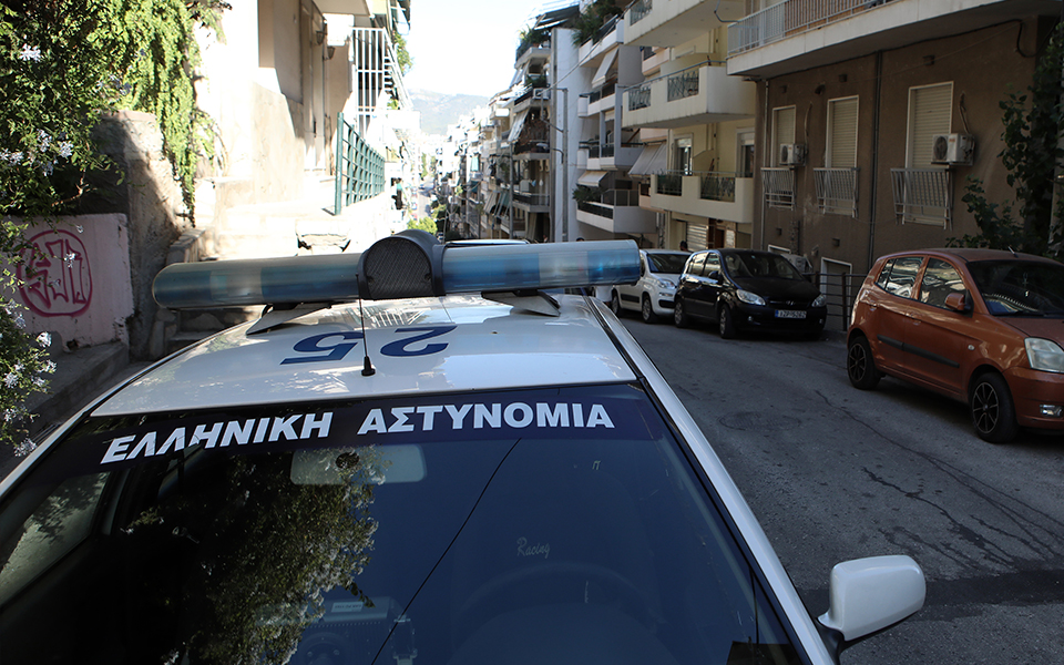 χειροπέδες-σε-38χρονο-και-39χρονη-που-κατ-562126222