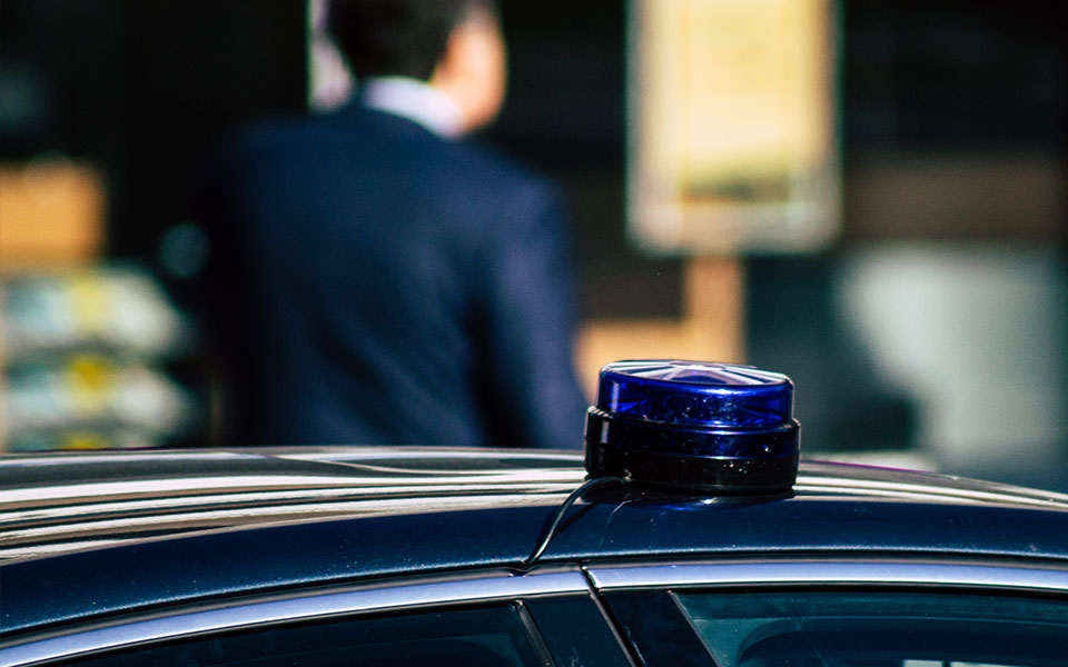 χειροπέδες-σε-36χρονη-που-λήστευε-γυναί-562162585