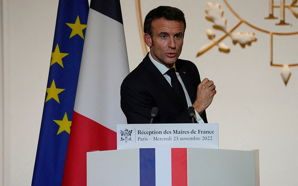 μακρόν-επιδιώκει-να-αυξήσει-τις-παραδ-562162870