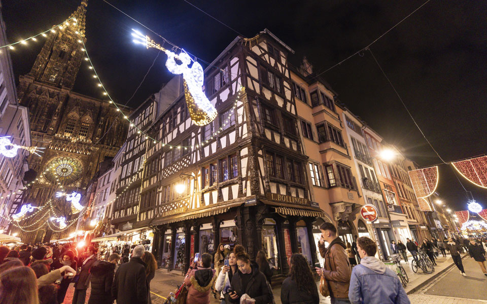 Λαμπερά ή οικονομικά; Το δίλημμα της Ευρώπης για τα Χριστούγεννα της ενεργειακής κρίσης-1