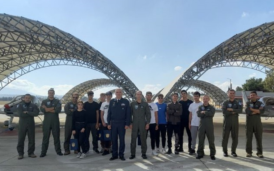 μαθητές-και-μαθήτριες-πέταξαν-με-εκπα-562126135