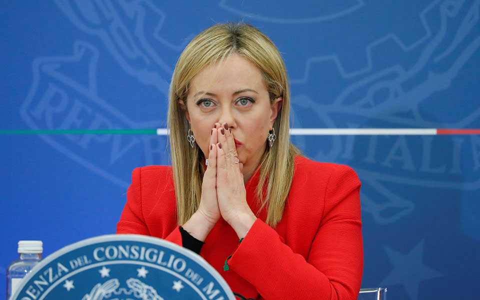 τηλεφωνική-επικοινωνία-μελόνι-μητσο-562163050