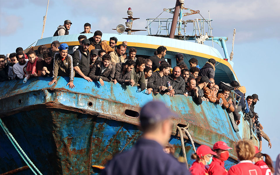 επτά-συλλήψεις-για-τη-διακίνηση-των-με-562155163