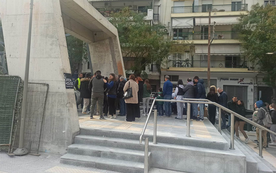 Μετρό Θεσσαλονίκης: Κοσμοσυρροή για δεύτερη μέρα στο σταθμό Παπάφη-1