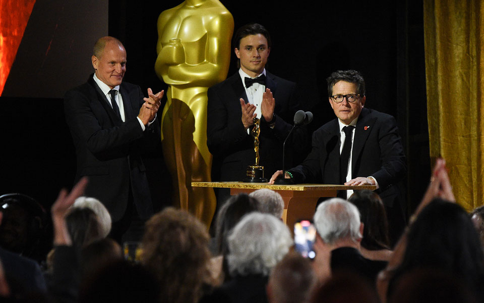 τιμητικό-όσκαρ-στον-μάικλ-τζ-φοξ-στα-governors-aw-562147423