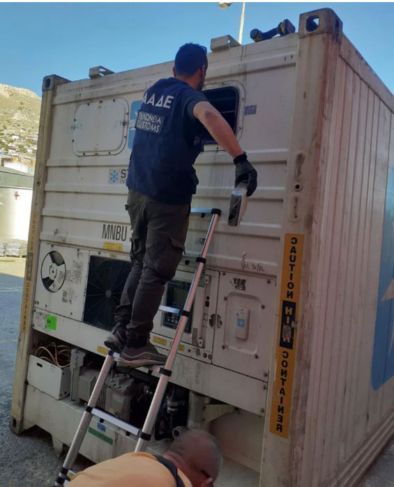 Εντοπίστηκαν 16 κιλά κοκαΐνης σε κοντέινερ με μπανάνες-1