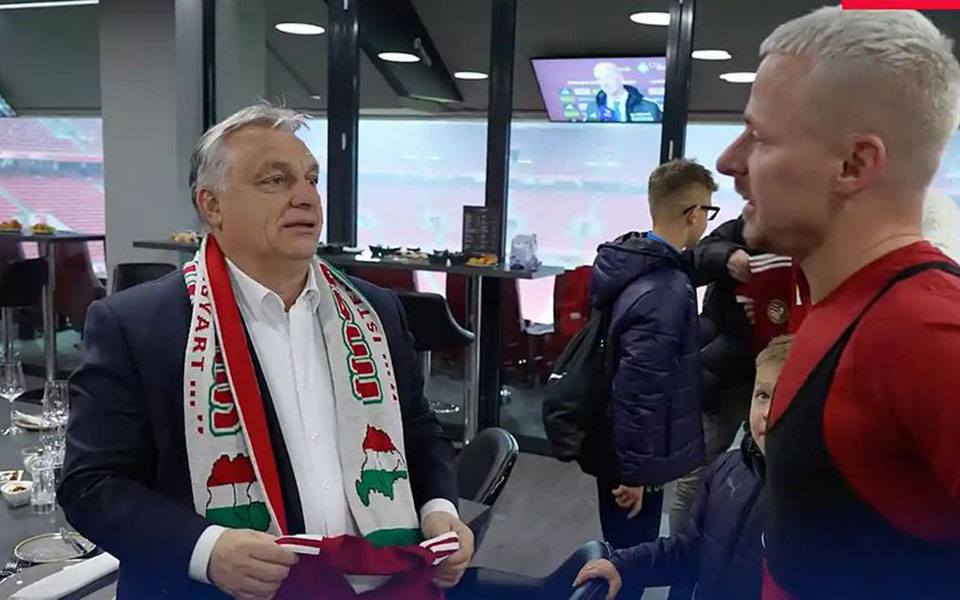 βίκτορ-όρμπαν-το-κασκόλ-που-προκάλεσε-562151440