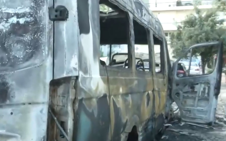 αργυρούπολη-άγνωστοι-έκαψαν-σχολικό-562130149