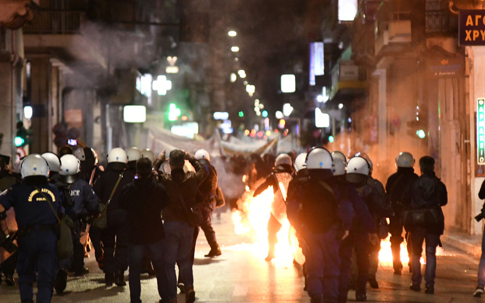 επεισόδια-στο-κέντρο-της-πάτρας-562142533