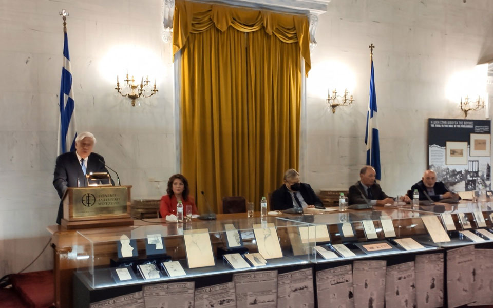 παυλόπουλος-οι-μυθικές-διαστάσεις-τη-562123633