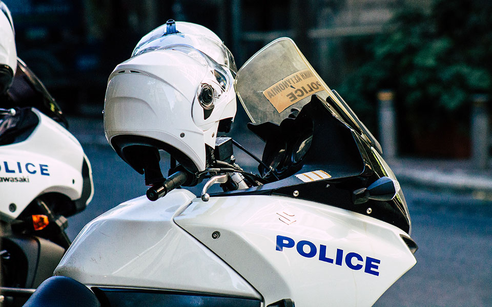 πατήσια-εισέβαλαν-σε-κοσμηματοπωλεί-562146121