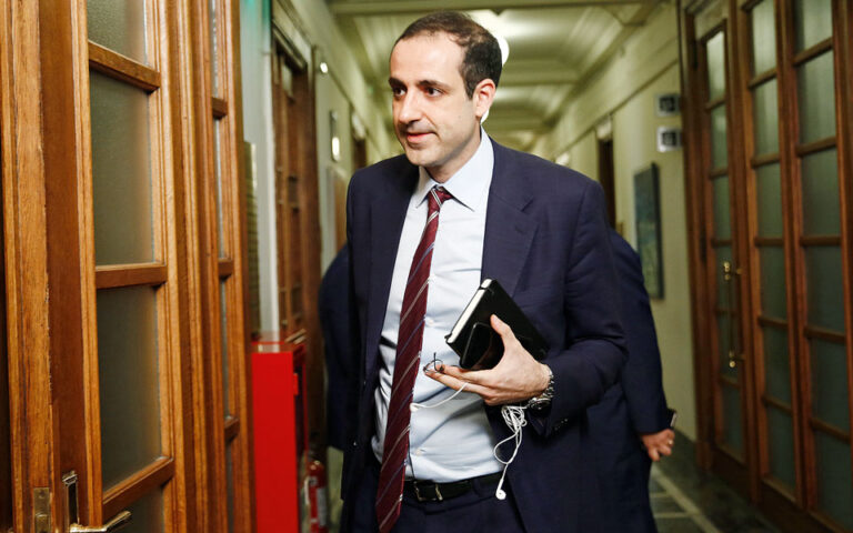 Υπόθεση υποκλοπών: Η πτώση ενός κλειδοκράτορα