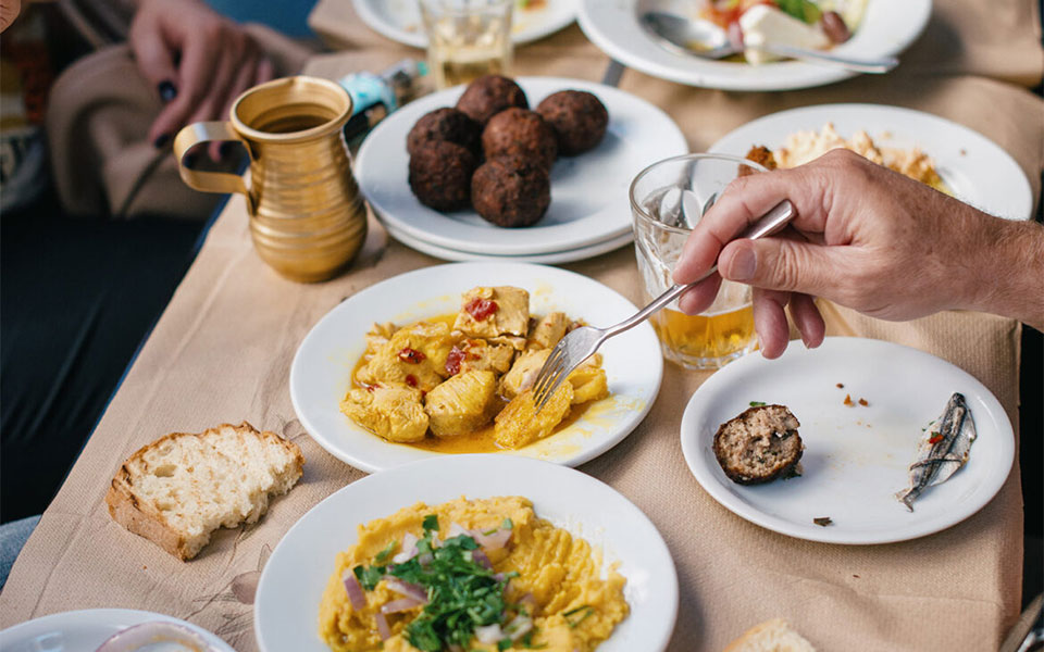 14-μεζεδοπωλεία-σε-όλη-την-αθήνα-που-θέλ-562147813