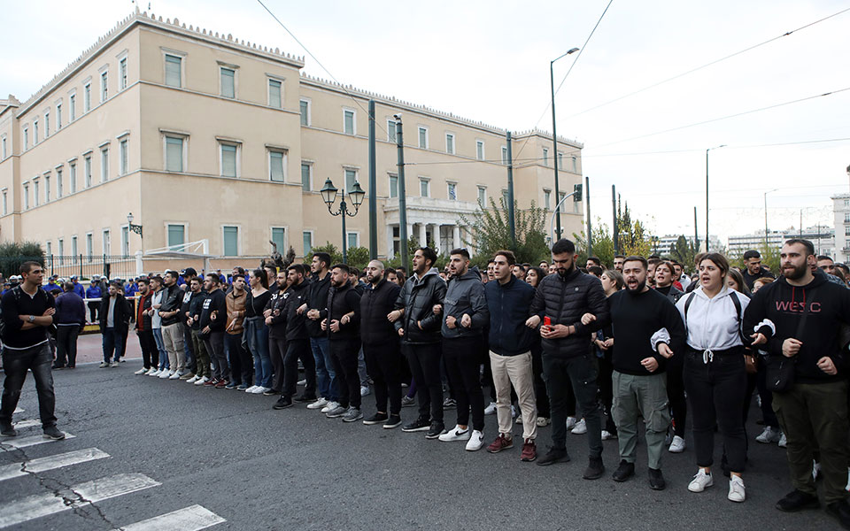 Επέτειος Πολυτεχνείου: Ολοκληρώθηκε η πορεία προς την αμερικανική πρεσβεία-8