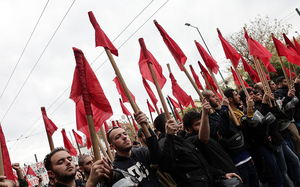 Επέτειος Πολυτεχνείου: Ολοκληρώθηκε η πορεία προς την αμερικανική πρεσβεία-17