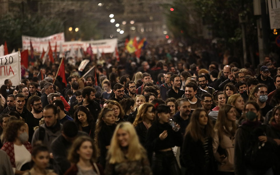 Επέτειος Πολυτεχνείου: Ολοκληρώθηκε η πορεία προς την αμερικανική πρεσβεία-3