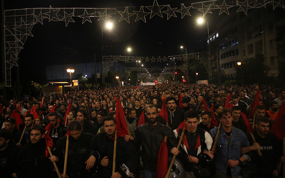Επέτειος Πολυτεχνείου: Ολοκληρώθηκε η πορεία προς την αμερικανική πρεσβεία-2