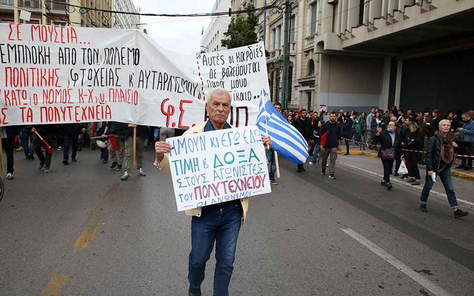 Επέτειος Πολυτεχνείου: Ολοκληρώθηκε η πορεία προς την αμερικανική πρεσβεία-19