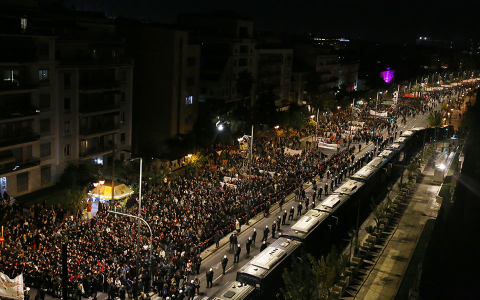 άνοιξε-ο-σταθμός-του-μετρό-σύνταγμα-562142470