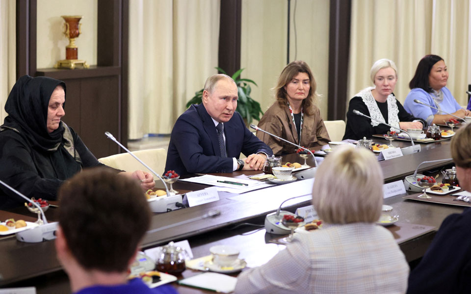 πούτιν-σε-μητέρες-ρώσων-στρατιωτών-σ-562155214