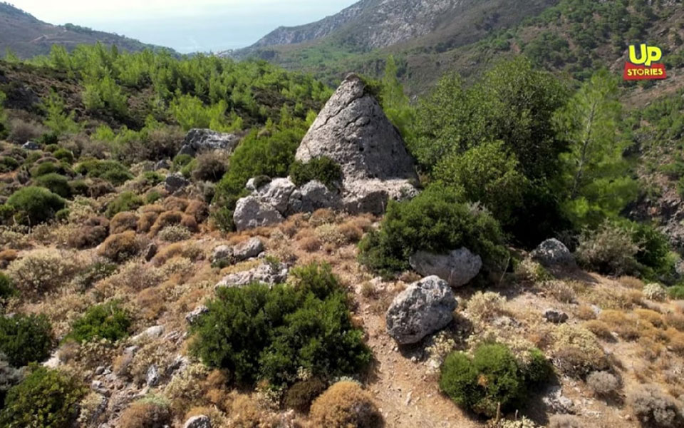 πυραμίδα-σούγιας-το-άγνωστο-και-άλυτο-562158250