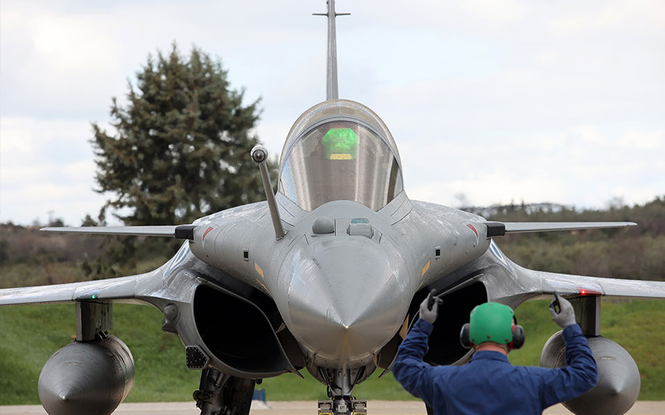 διέλευση-f-16-και-rafale-σήμερα-πάνω-από-το-τατό-562120567