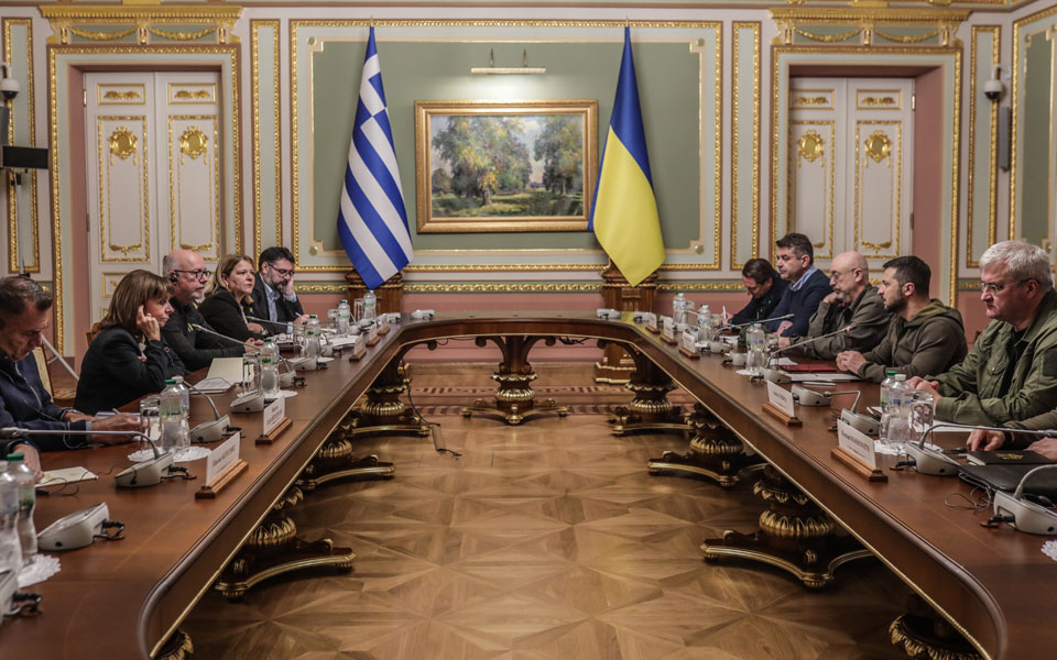 Σακελλαροπούλου στην Ουκρανία: «Δεν θα ξεχάσουμε τα εγκλήματα που διαπράχθηκαν στη Μαριούπολη»-2