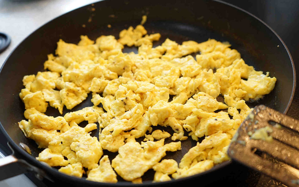 τα-τέλεια-scrambled-eggs-και-8-διαφορετικοί-τρόποι-562148947