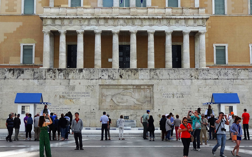 συνελήφθη-14χρονος-μαθητής-που-πήγε-να-μ-562127929