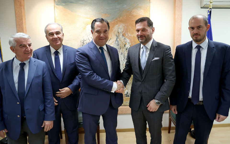 έπεσαν-οι-υπογραφές-για-τα-ναυπηγεία-ε-562131142