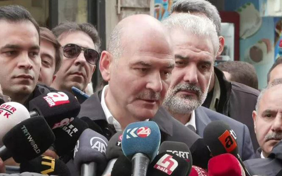 bήμα-πίσω-από-ερντογάν-ευχαριστεί-ηπα-κ-562135939