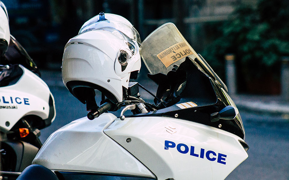 πάτρα-άγνωστοι-εισέβαλαν-σε-σούπερ-562141846