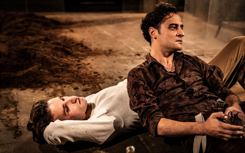 Μπέτυ Αρβανίτη: «Η ρίζα των προβλημάτων είναι στην οικογένεια. Η οικογένειά μας είναι η πρώτη πρόβα ζωής»-1