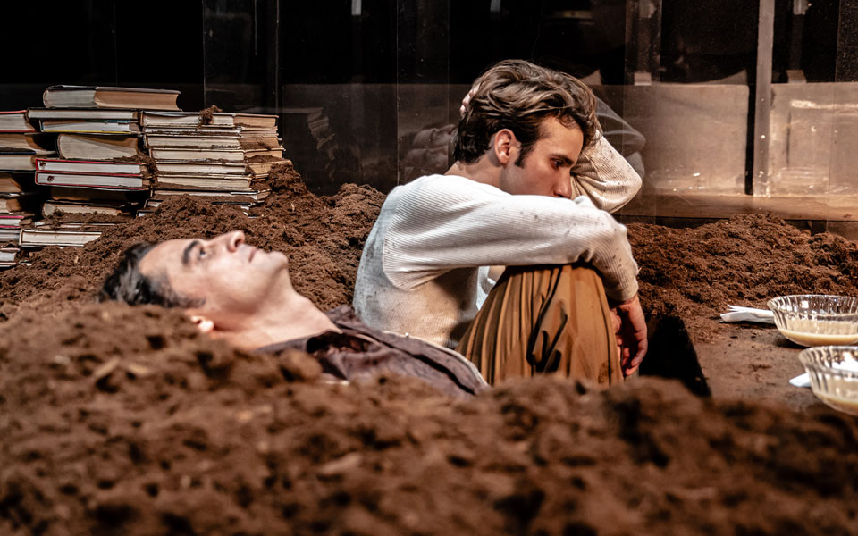 Μπέτυ Αρβανίτη: «Η ρίζα των προβλημάτων είναι στην οικογένεια. Η οικογένειά μας είναι η πρώτη πρόβα ζωής»-4