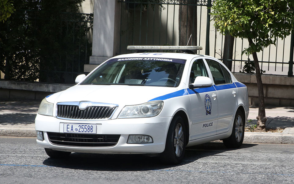 πειραιάς-χειροπέδες-σε-47χρονο-οδηγό-πο-562125949