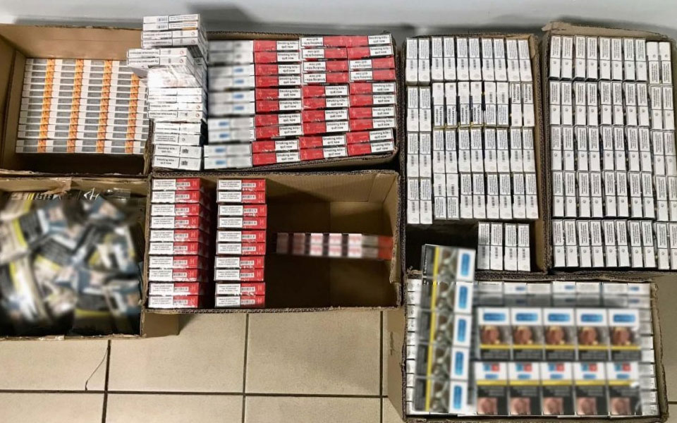 θεσσαλονίκη-έκρυβε-στο-σπίτι-του-930-πακ-562162372