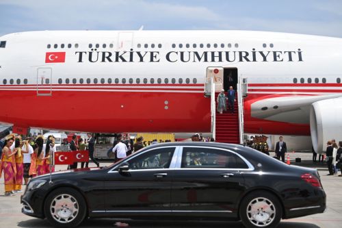 Turkey ή Türkiye; Ο Ερντογάν επιμένει, η Δύση αμφιταλαντεύεται-1