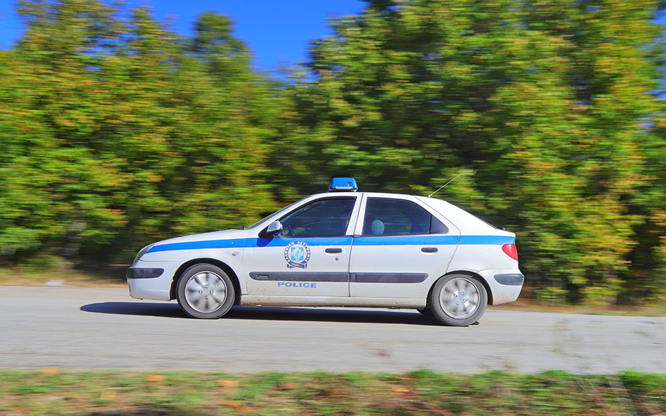 άρτα-πυροβόλησαν-κατά-περιπολικού-με-562162195