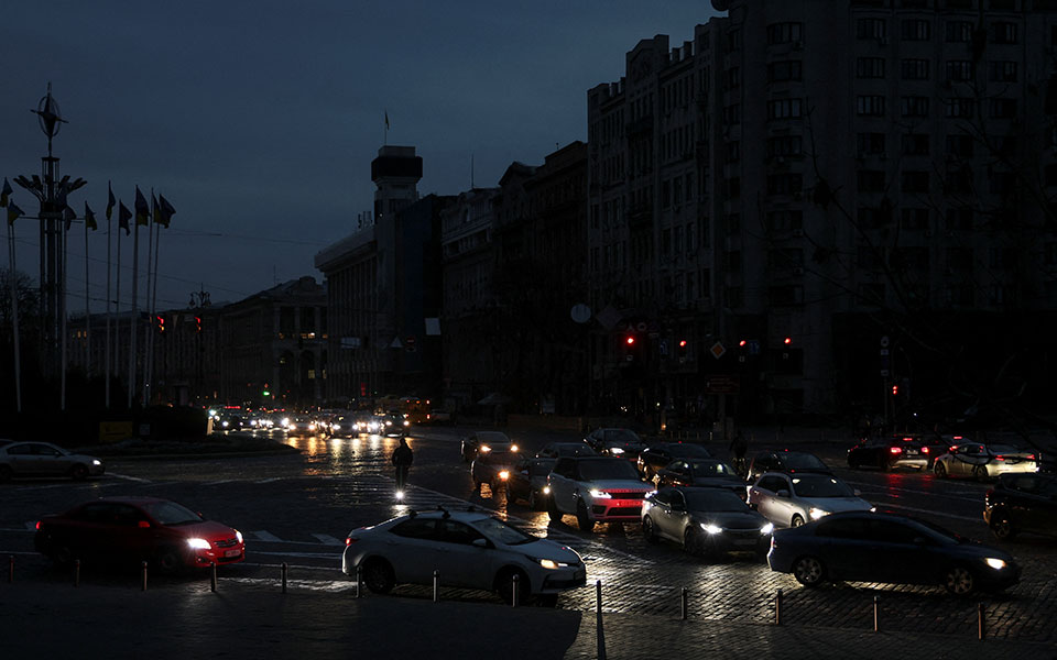 ζελένσκι-45-εκατ-ουκρανοί-έχουν-μείνει-562121791